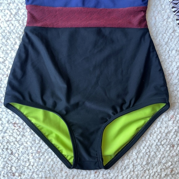 Seea Hermosa One Piece Long Sleeve Surf Suit Swimsuit Shells Small - Picture 5 of 8